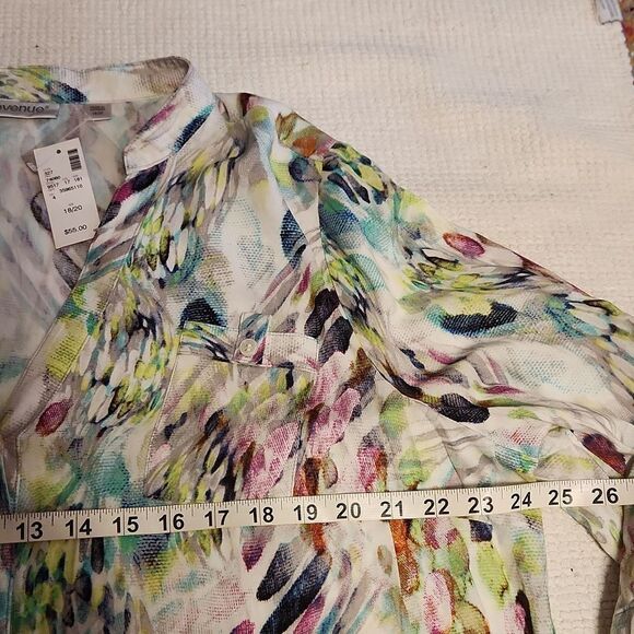 Avenue watercolor button down 3/4 sleeves shirt - Picture 6 of 11